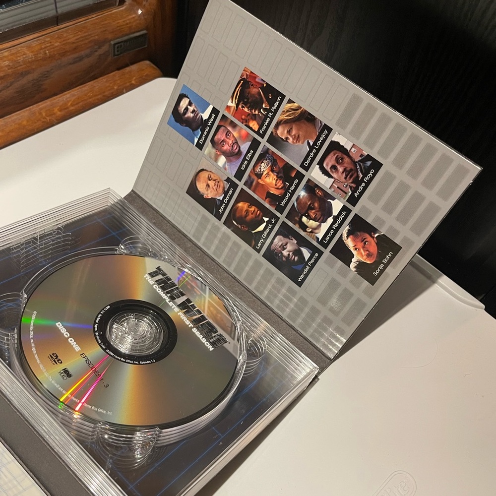 The Wire - The Complete First Season - Picture 2 of 2